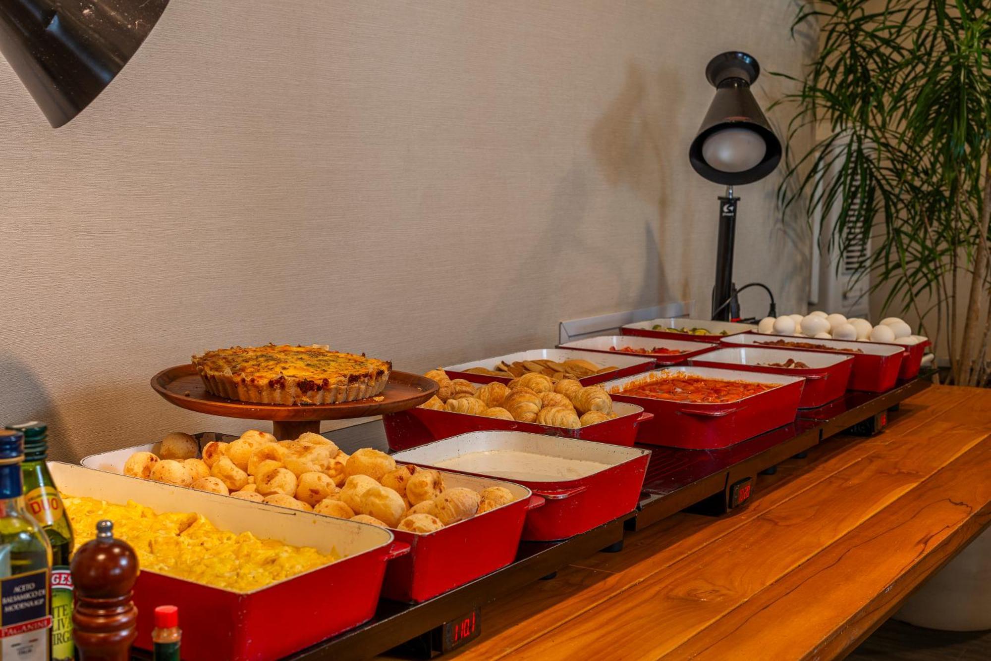 Lifestyle Laghetto Collection Hotell Rio de Janeiro Exteriör bild A buffet at a restaurant