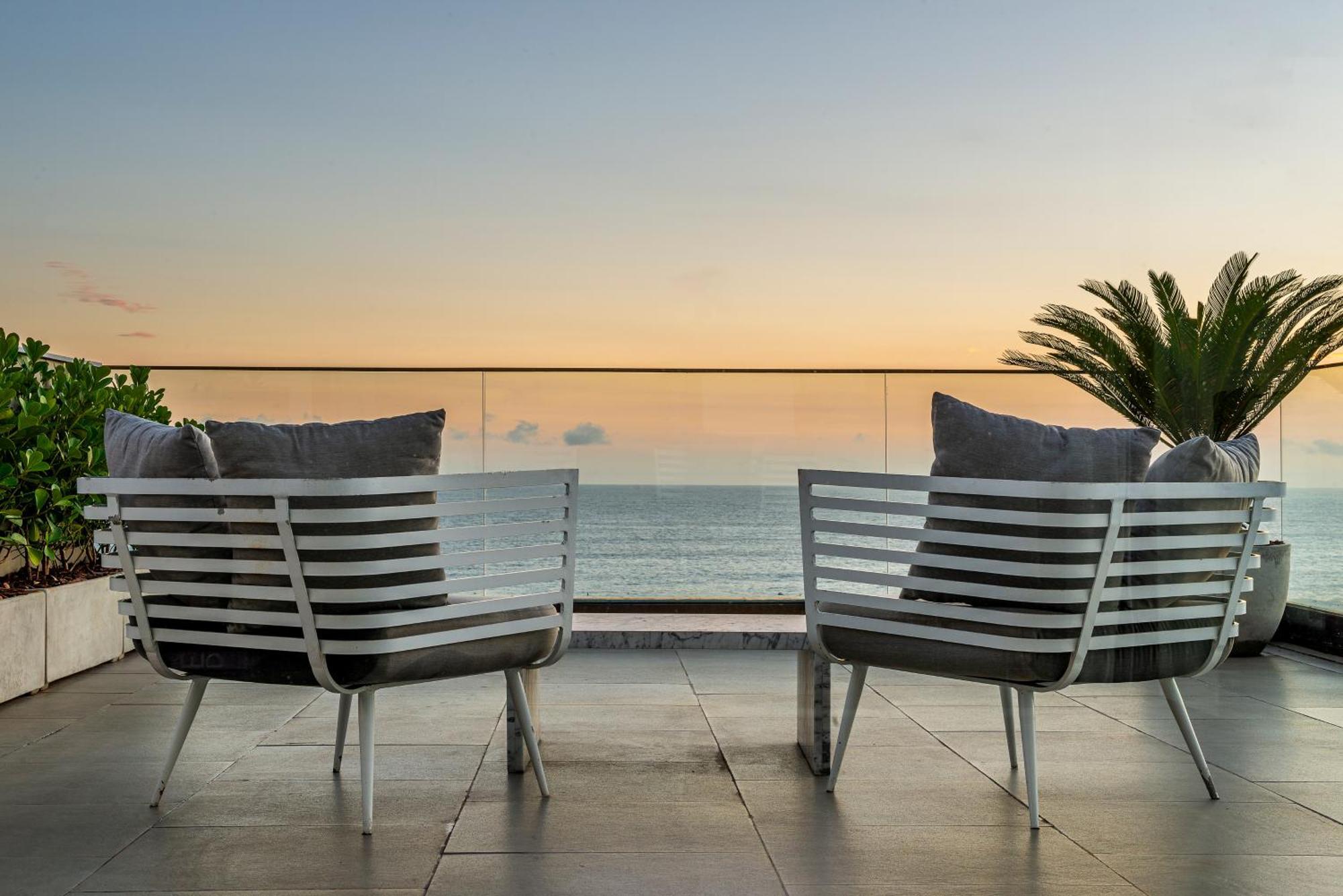Lifestyle Laghetto Collection Hotell Rio de Janeiro Exteriör bild The 3D rendering of the balcony of a penthouse apartment in the proposed development