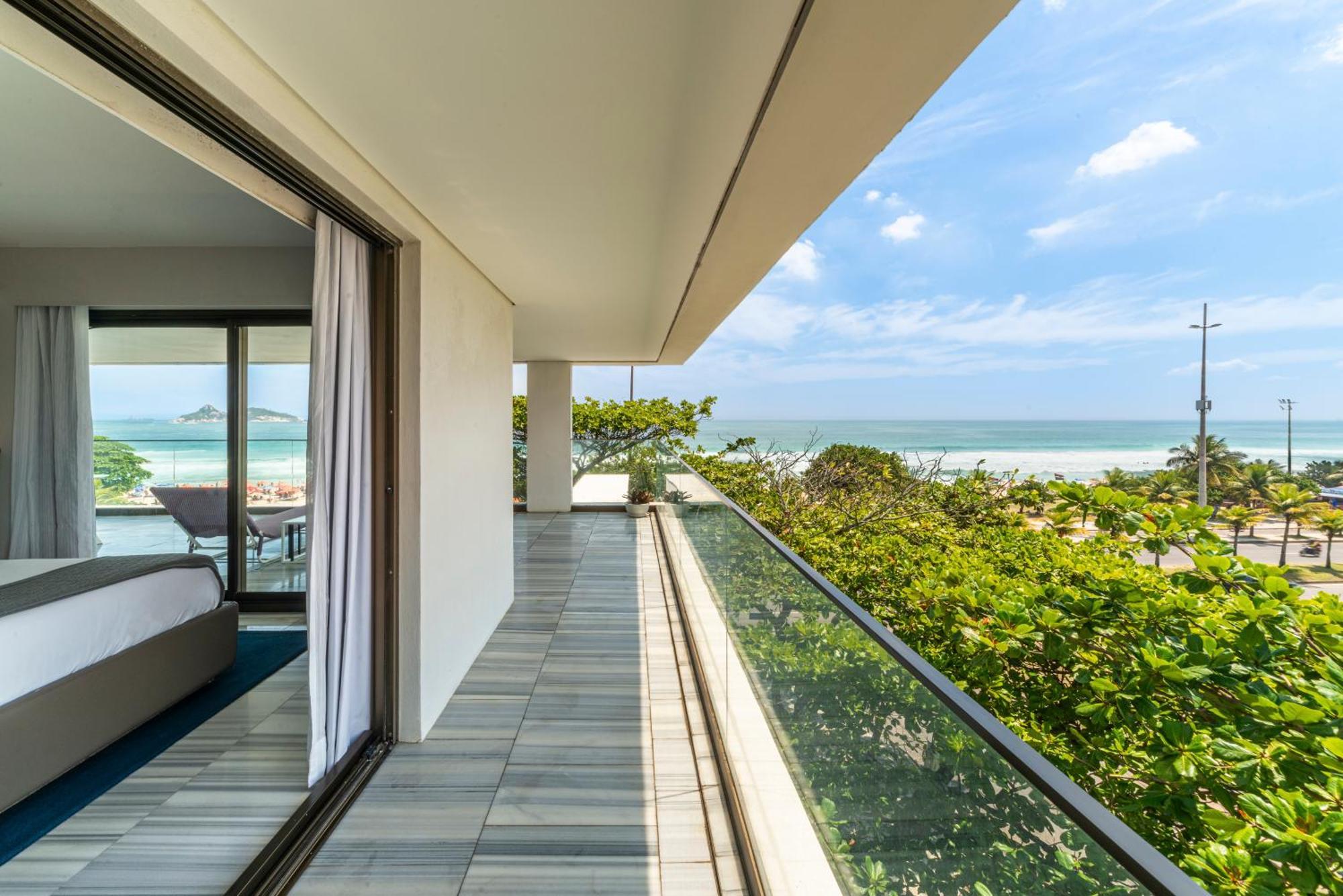 Lifestyle Laghetto Collection Hotell Rio de Janeiro Exteriör bild Balcony of a suite at the hotel