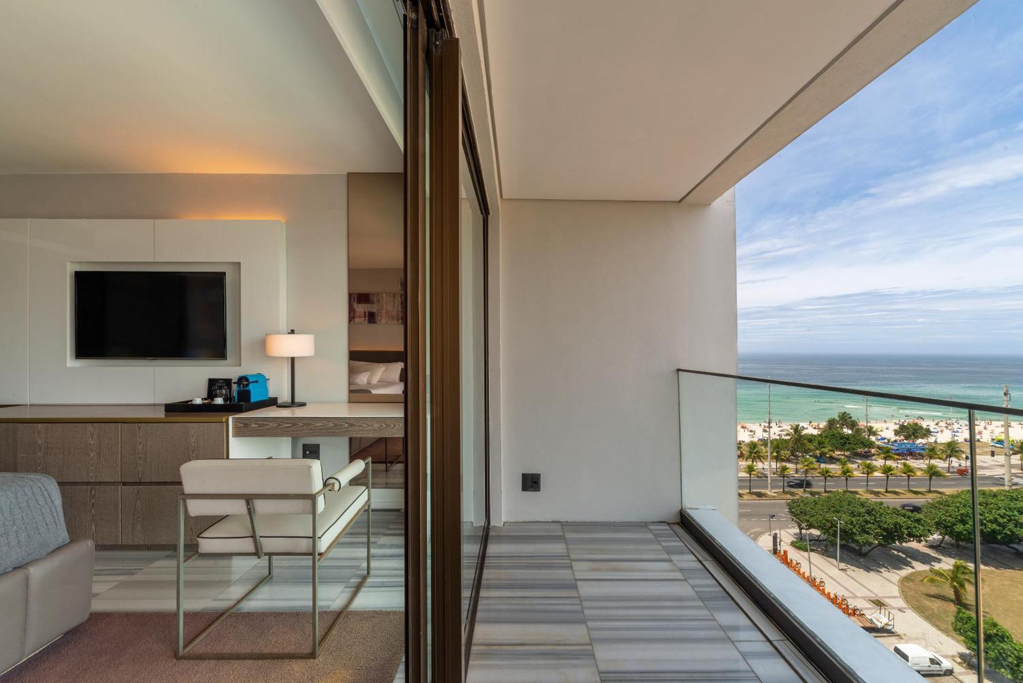 Lifestyle Laghetto Collection Hotell Rio de Janeiro Exteriör bild A balcony at the hotel